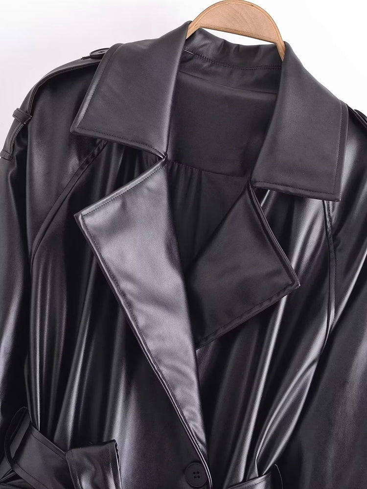 Amira | Trench coat en simili cuir ceinturé – Silhouette affirmée